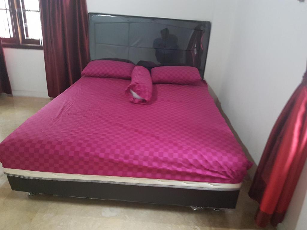 Postel nebo postele na pokoji v ubytování Mayestik Guest House Syariah