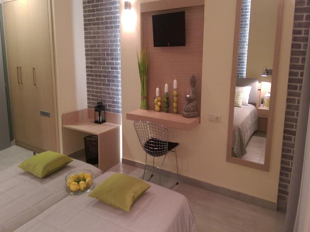 Postel nebo postele na pokoji v ubytování Galaxy City Hotel