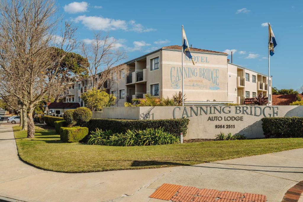 a building with a sign that reads dancing bridge andorge at Canning Bridge Auto Lodge in Perth