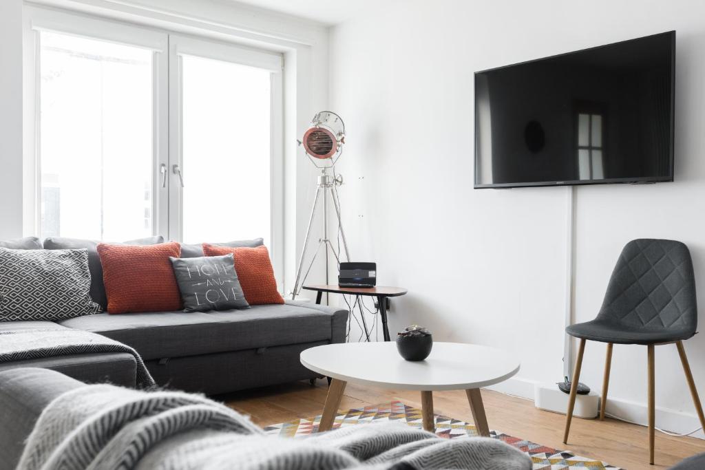 a living room with a couch and a table at The Jericho Escape - Comfortable & Modern 4BDR House in Oxford