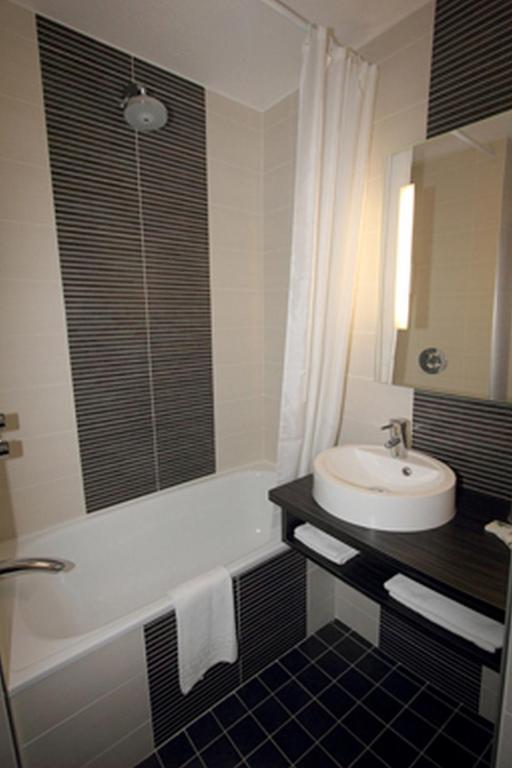 Tourhotel Blois - Superior Double Room With Residence View