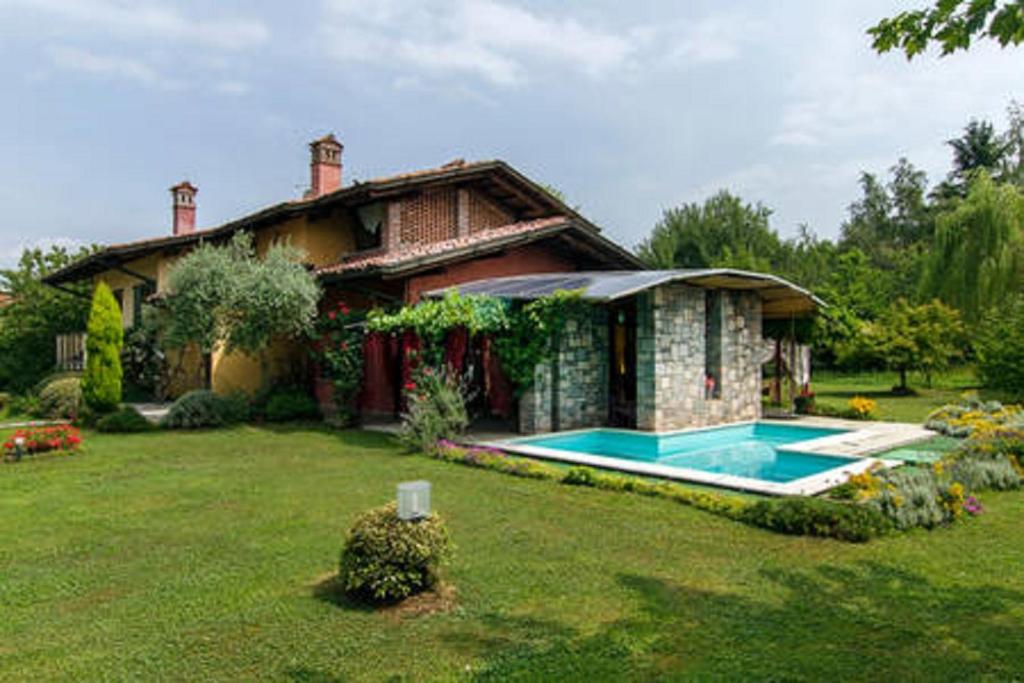 Bazén v ubytovaní B&B La Colombera alebo v jeho blízkosti