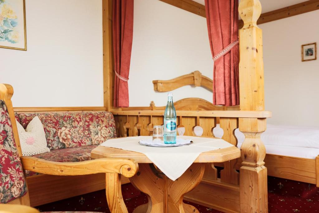 Postel nebo postele na pokoji v ubytování Sattelbogener Hof