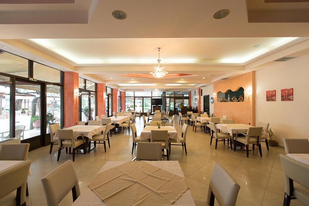 Restaurace v ubytování Flisvos Rooms