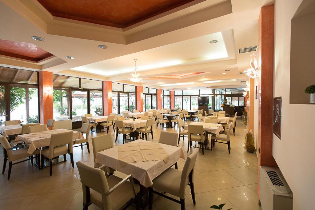 Restaurace v ubytování Flisvos Rooms