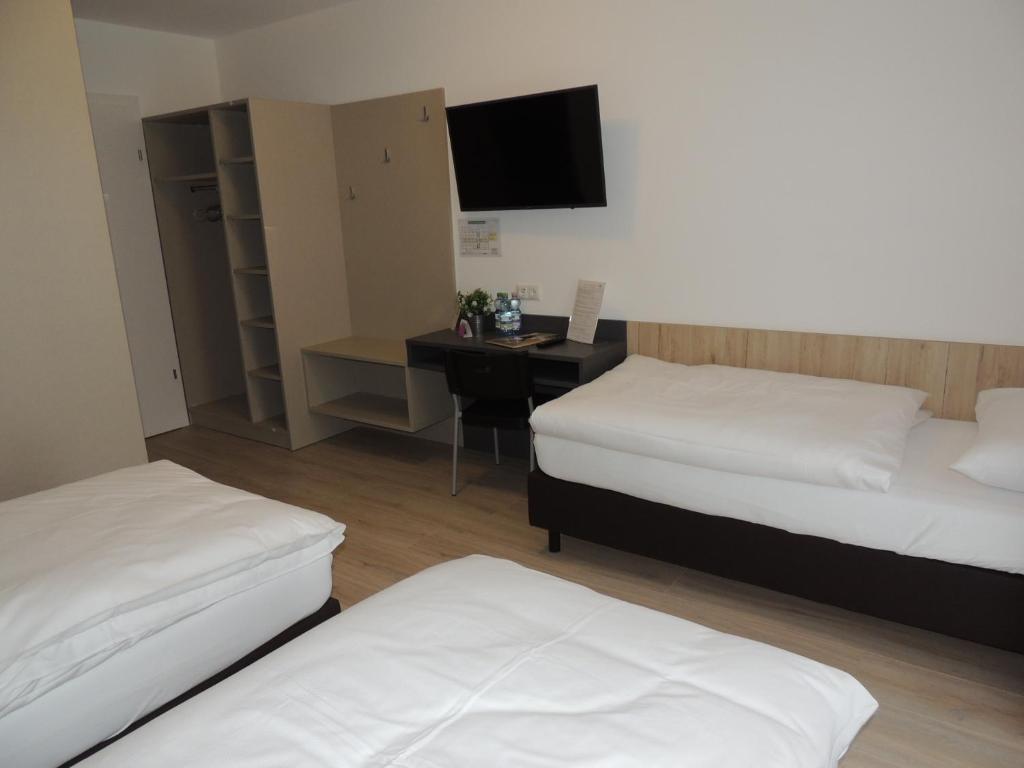 Postel nebo postele na pokoji v ubytování AVIA Motel Bisamberg