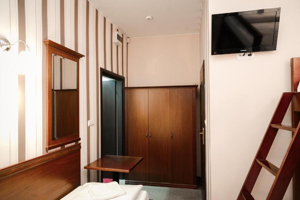 Rynek 6 retro pub & hostel - Triple Room