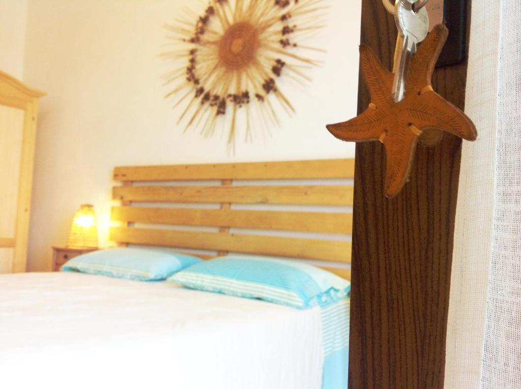 Łóżko lub łóżka w pokoju w obiekcie Agriturismo La Palascìa Masseria Agreste