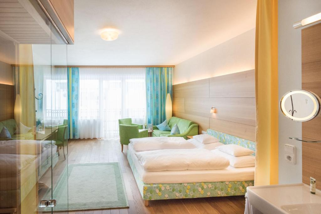 Postel nebo postele na pokoji v ubytování Hotel Walserberg