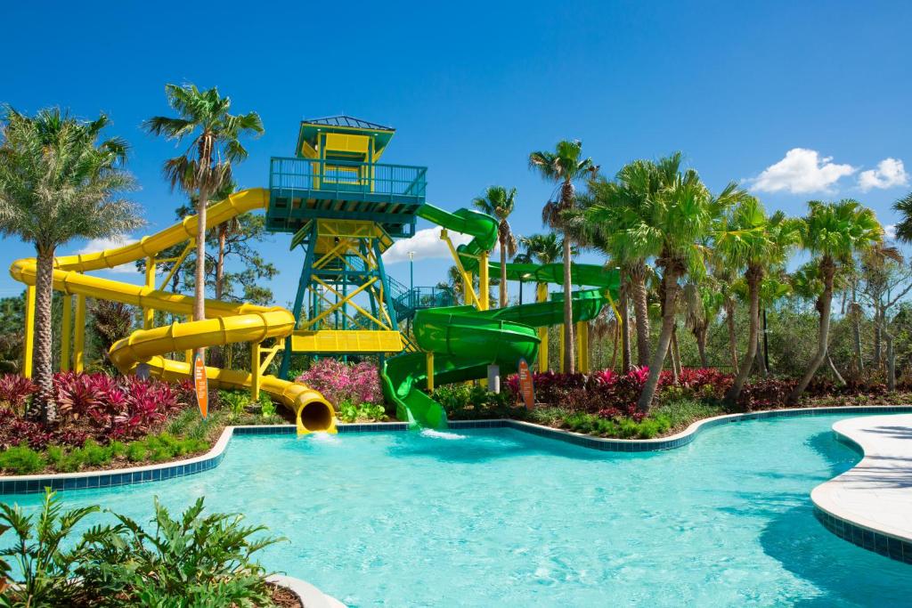 Sundlaugin á The Grove Resort & Water Park Orlando eða í nágrenninu