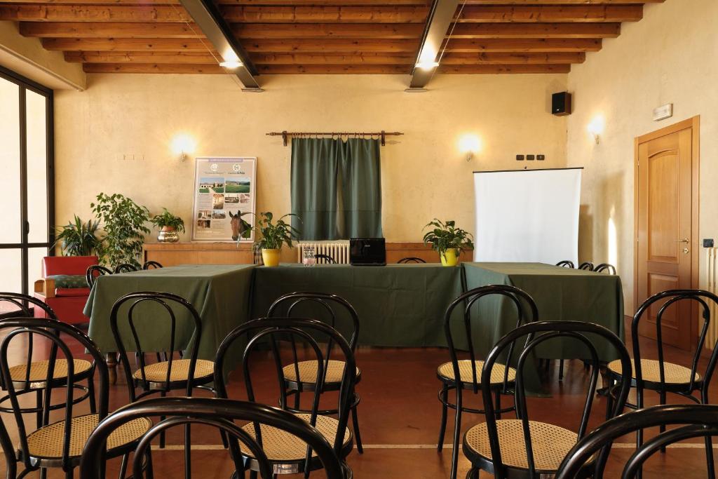 Zaplecze biznesowe lub konferencyjne w obiekcie Tenuta Le Sorgive Agriturismo