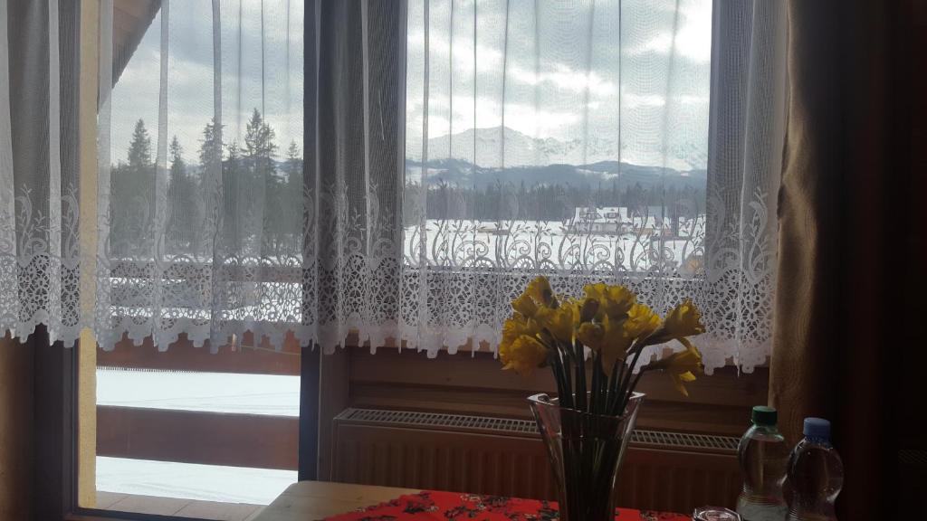 Výhľad na hory alebo výhľad na hory priamo z of the bed and breakfast