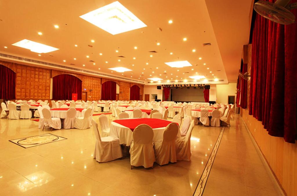 Restaurace v ubytování Ramee Dream Resort