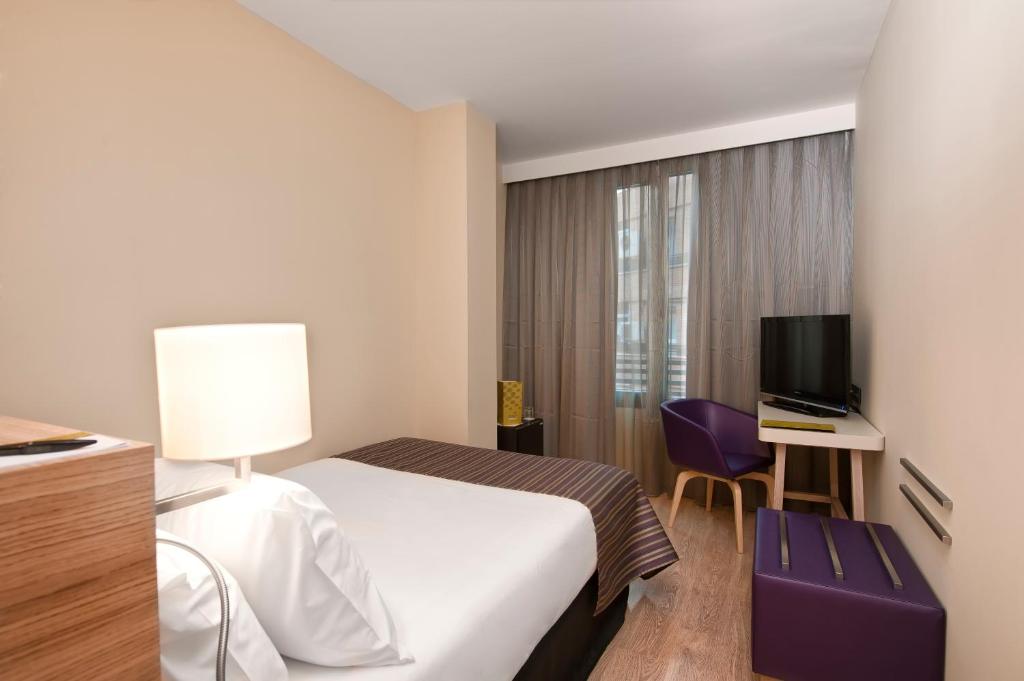 
Single Room
