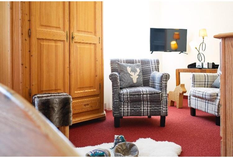 TV a/nebo společenská místnost v ubytování Hotel Haus Keuthen