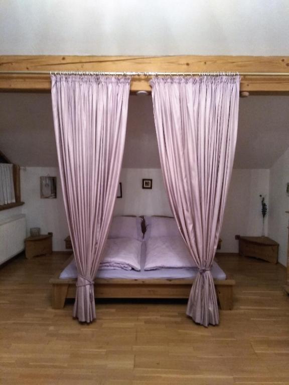 Postel nebo postele na pokoji v ubytování Ossiachersee Apartments