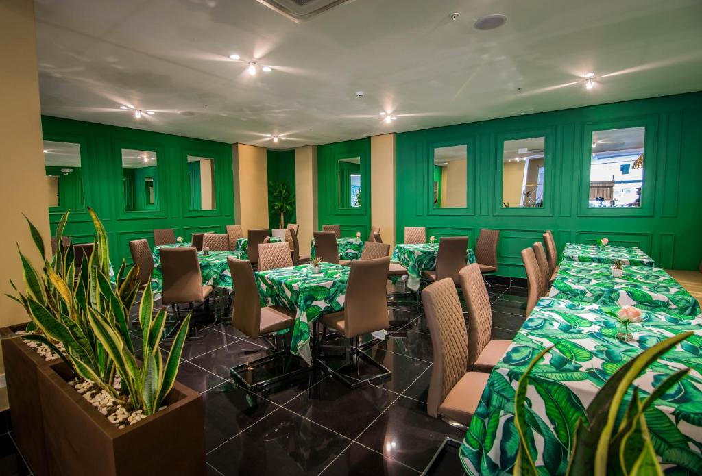 Posezení v ubytování Innfiniti Hotel & Suites