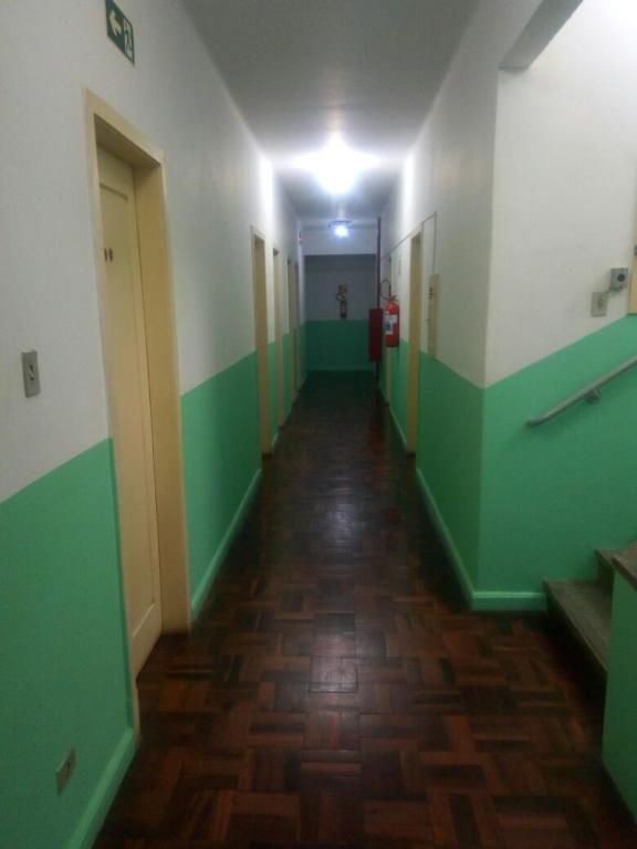 Laron Hotel