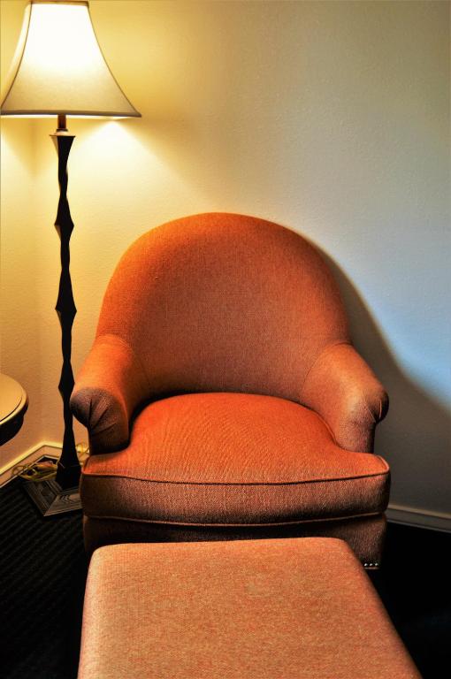 Posezení v ubytování GuestHouse Inn Enumclaw
