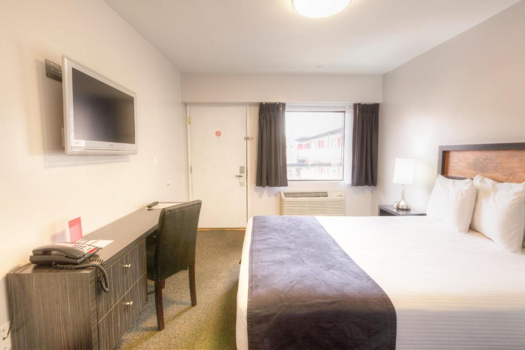 a hotel room with a bed and a desk at Hotel Ruby in Spokane