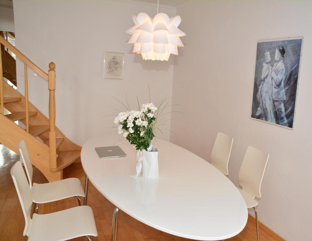Posezení v ubytování Apartament Przystań w Ustce - 120 m2 - 200 m od plaży Mickiewicza 2