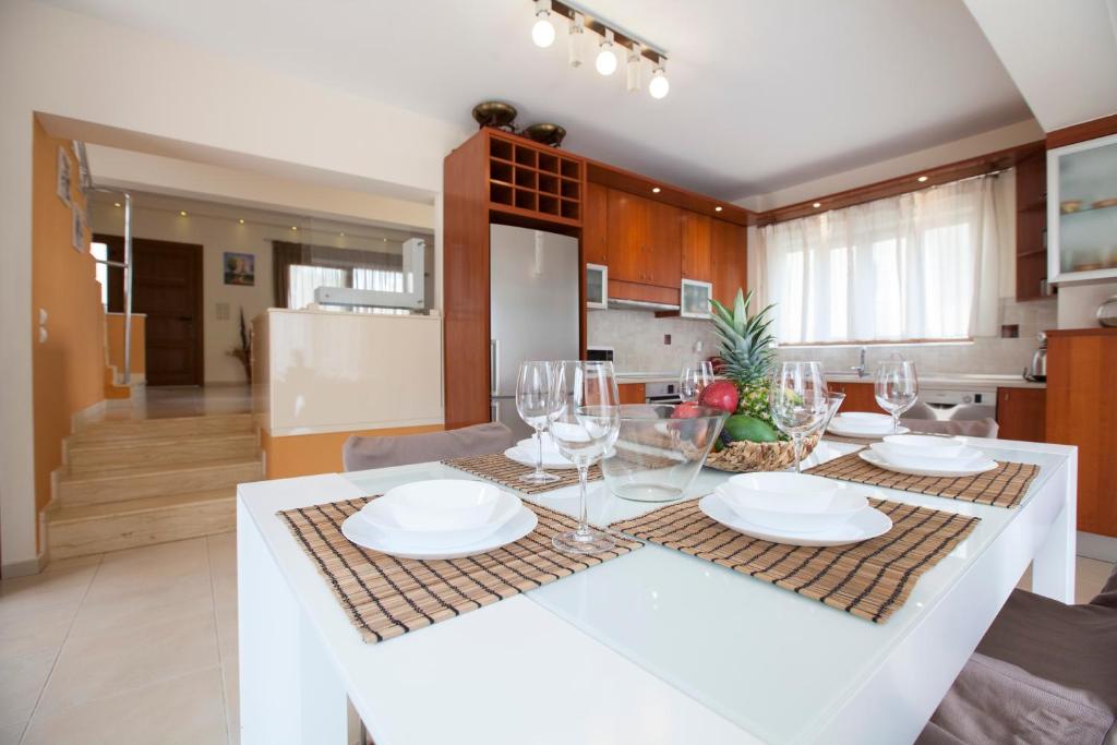 Kuchyň nebo kuchyňský kout v ubytování Sunny Rhodes Villa