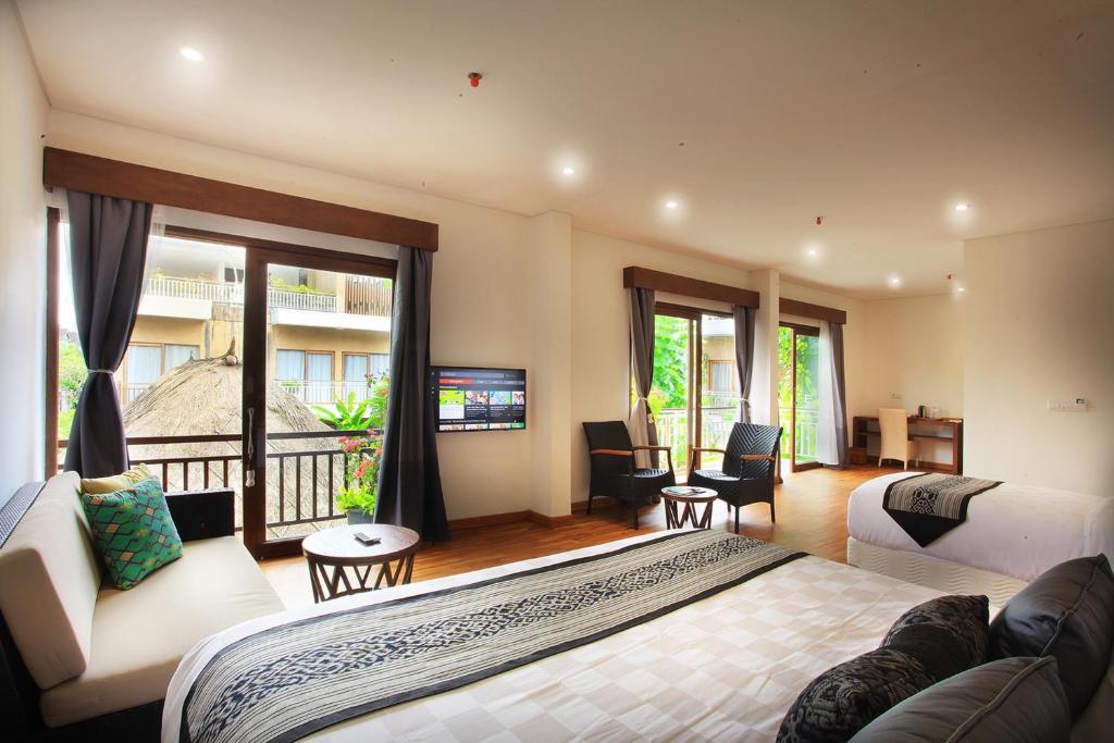 Tempat tidur dalam kamar di Hotel Puriartha Ubud - CHSE Certified