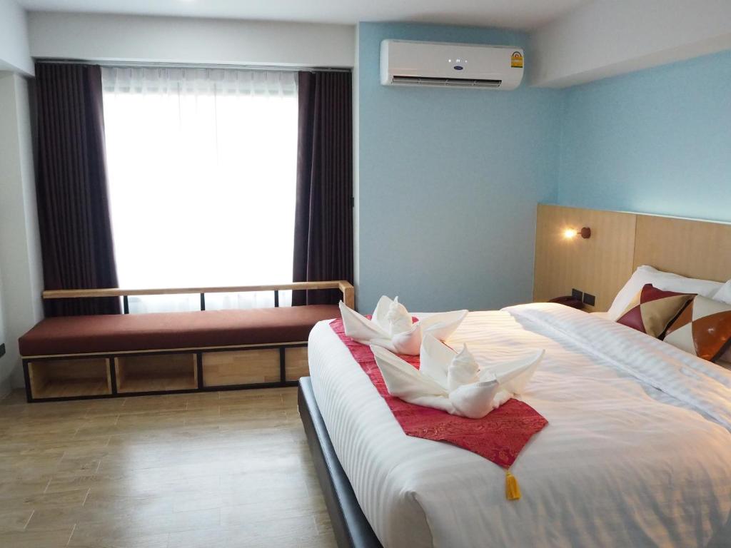 Postel nebo postele na pokoji v ubytování Samui City Hotel