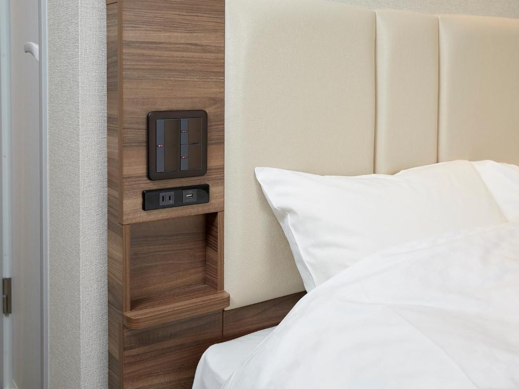 Postel nebo postele na pokoji v ubytování Hearton Hotel Shinsaibashi Nagahoridouri