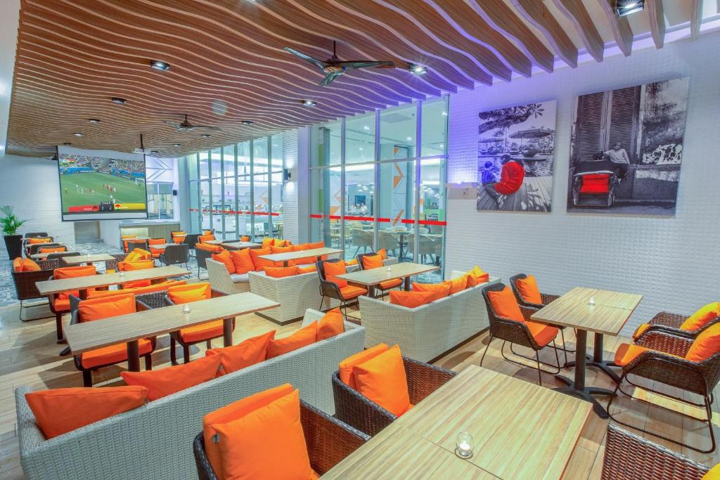 Posezení v ubytování HARRIS Hotel and Conventions Kelapa Gading Jakarta