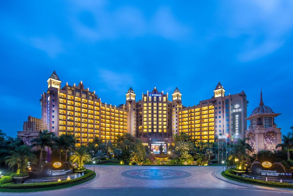 a rendering of the mandarin oriental hotel in las vegas at Wyndham Hainan Clearwater Bay Resort in Lingshui