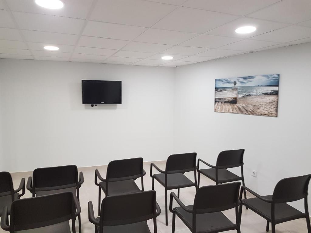 TV a/nebo společenská místnost v ubytování Hotel Mayna