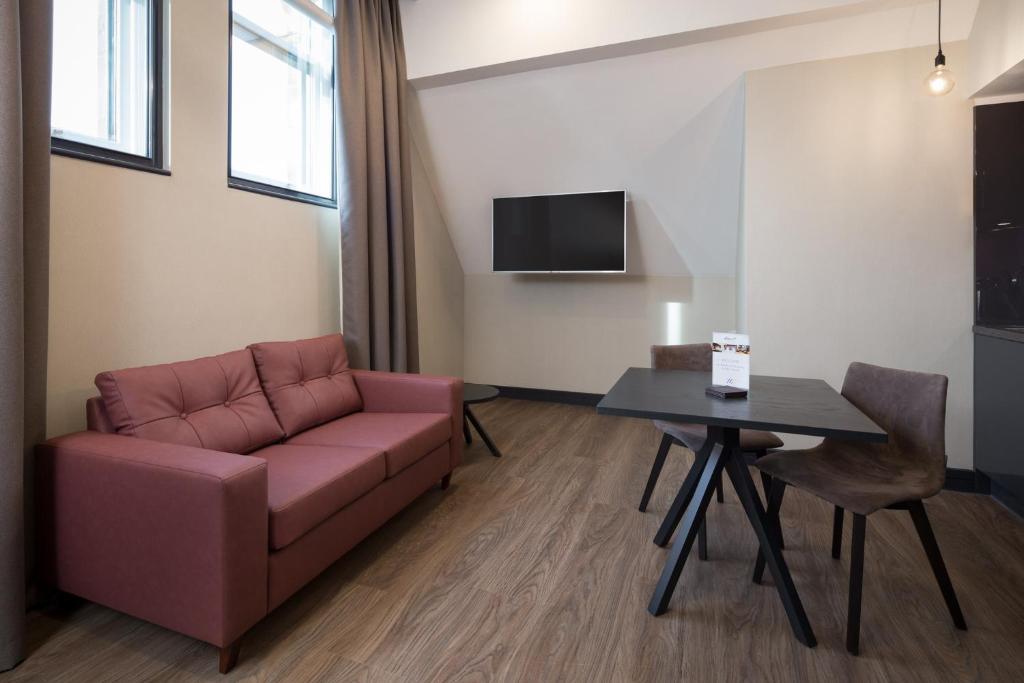 Roomzzz Manchester Victoria - Resim 21