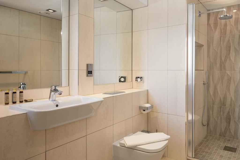 Roomzzz Manchester Victoria - Resim 23