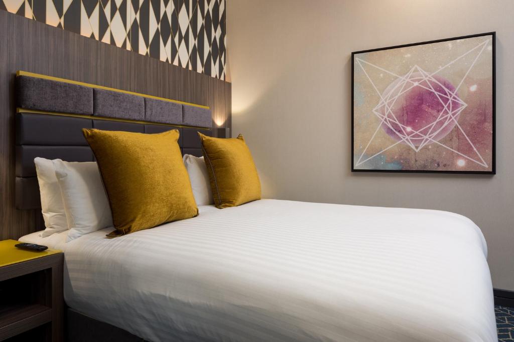 Roomzzz Manchester Victoria - Resim 19