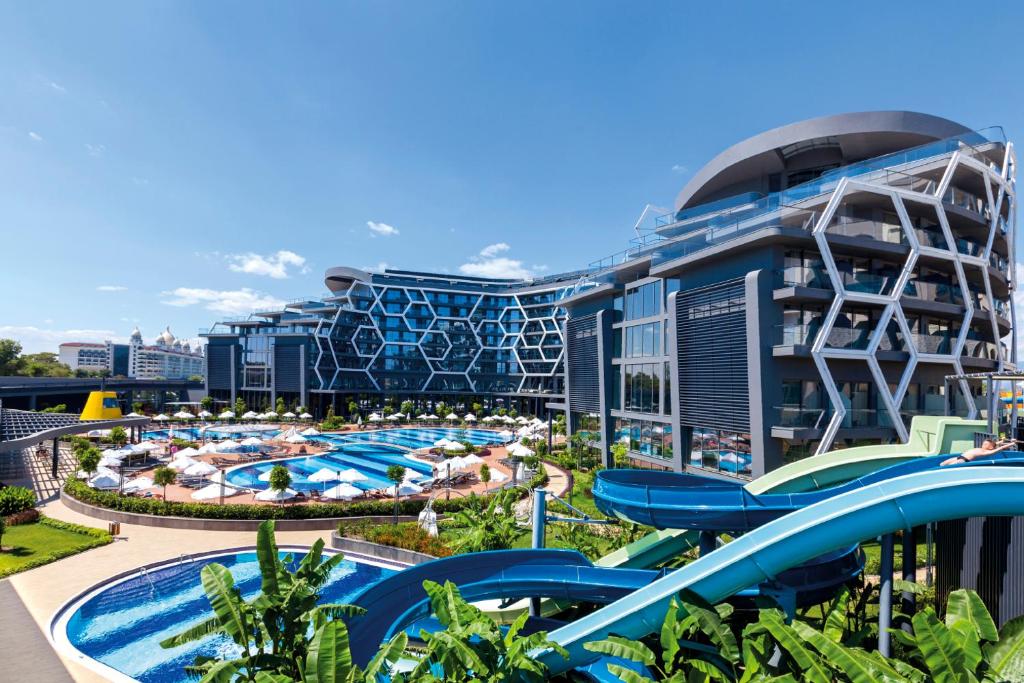 Bazén v ubytování Bosphorus Sorgun Hotel Ultra All Inclusive nebo v jeho okolí