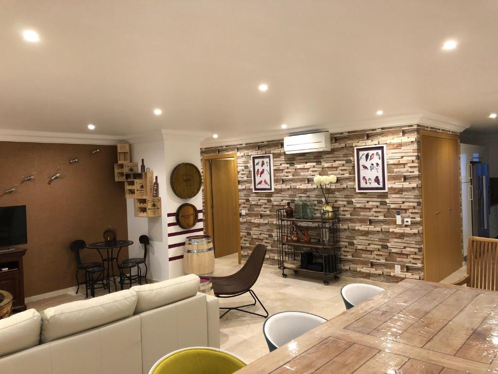 HENRI'S APARTMENTS - Pateo de Santo António photo