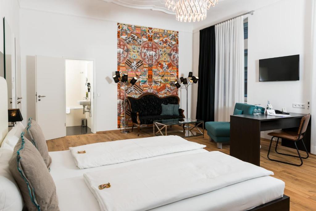 Postel nebo postele na pokoji v ubytování The Heidelberg Exzellenz Hotel