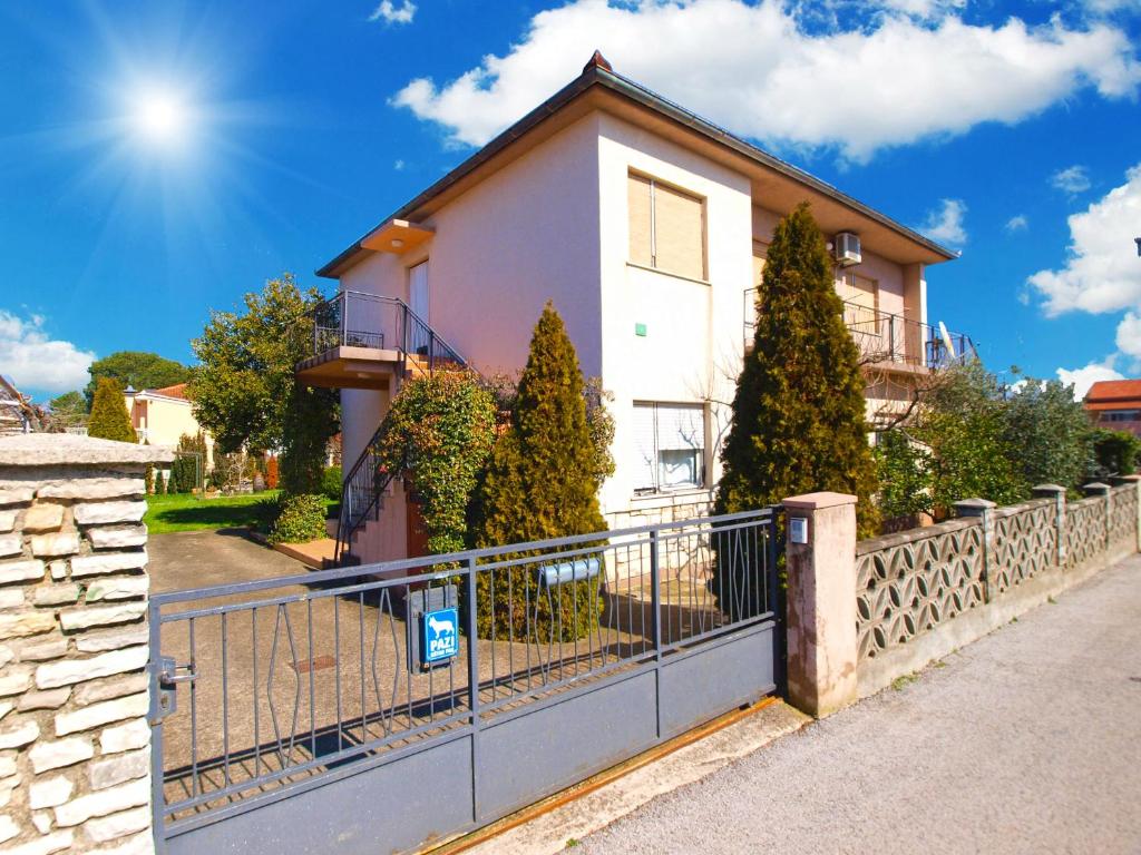 Apartments Mirela 1554
