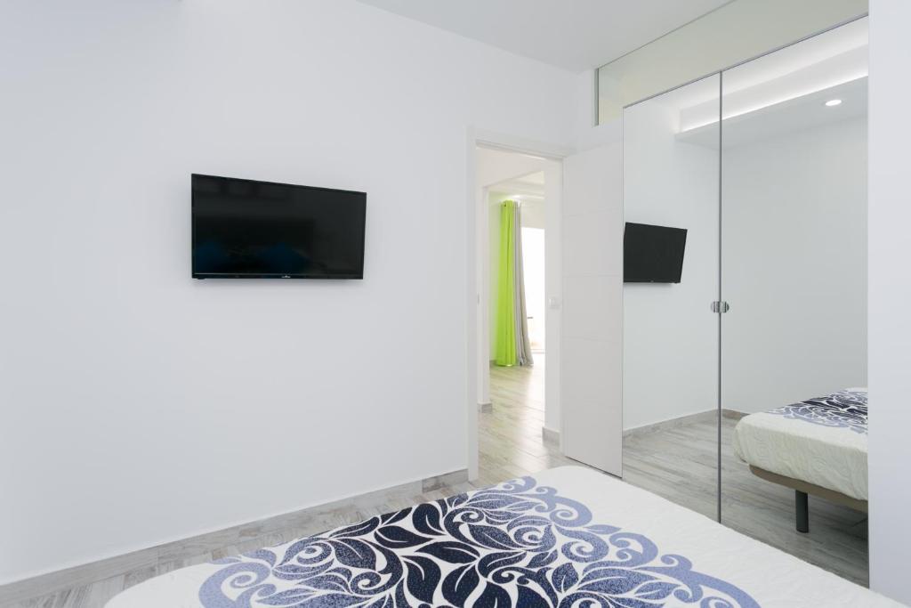 Televízia a/alebo spoločenská miestnosť v ubytovaní 906 lUXURY PARAíSO SEA VIEW