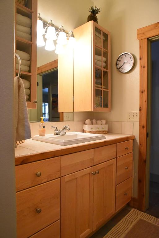 Harmony Belle at Kolob Canyon - Deluxe King Room