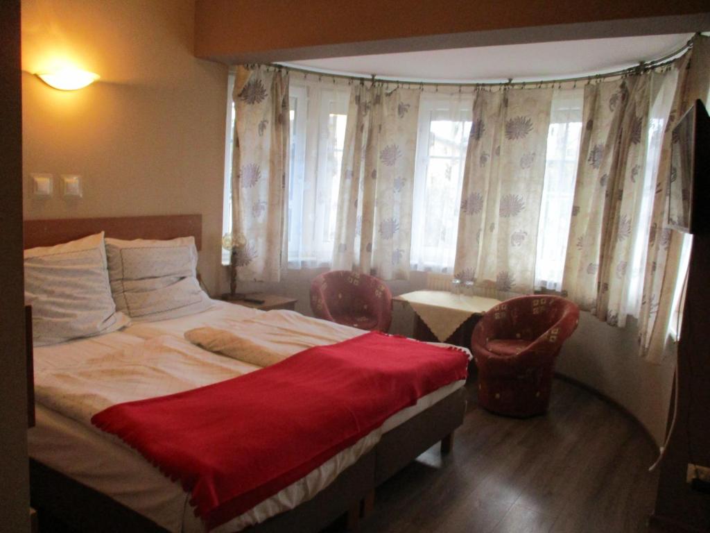 Łóżko lub łóżka w pokoju w obiekcie Hotel Pod Platanami