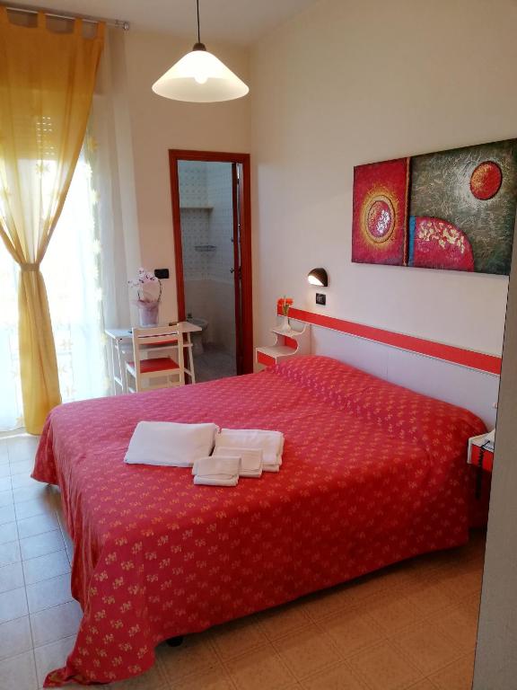Łóżko lub łóżka w pokoju w obiekcie Hotel Devon Rooms & Breakfast