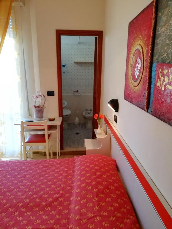 Łóżko lub łóżka w pokoju w obiekcie Hotel Devon Rooms & Breakfast