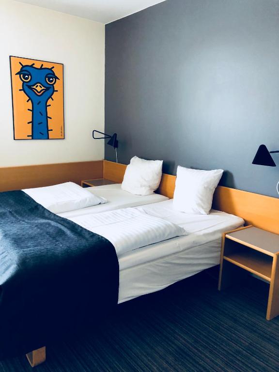 Ένα ή περισσότερα κρεβάτια σε δωμάτιο στο Hotel Garni