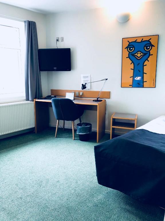 Μια τηλεόραση ή/και κέντρο ψυχαγωγίας στο Hotel Garni