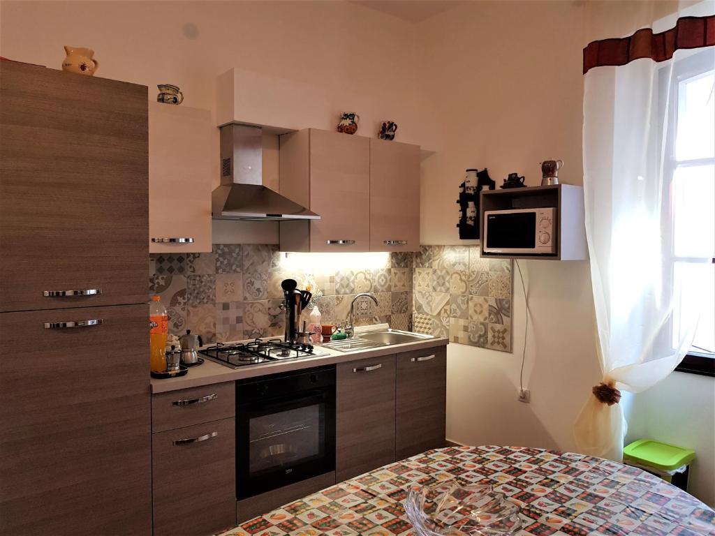 Kuchnia lub aneks kuchenny w obiekcie Noemi City Apartments