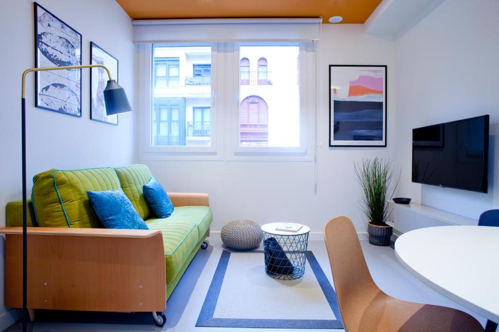 TV a/nebo společenská místnost v ubytování Bilbao Centric Apartments