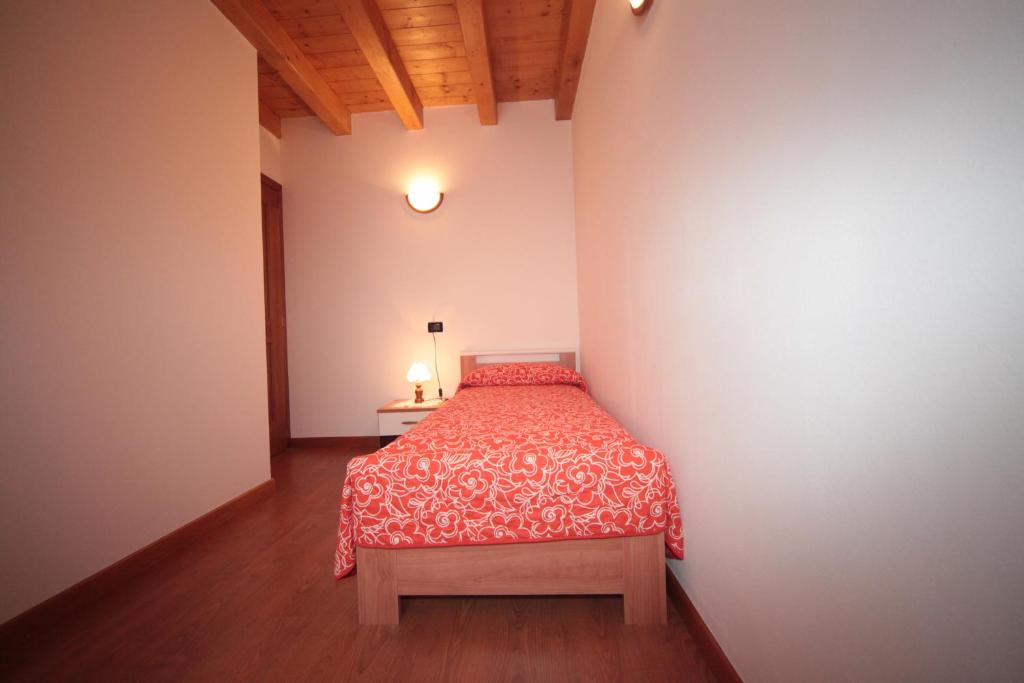 Postel nebo postele na pokoji v ubytování Albergo diffuso Valcellina e Val Vajont in Cimolais
