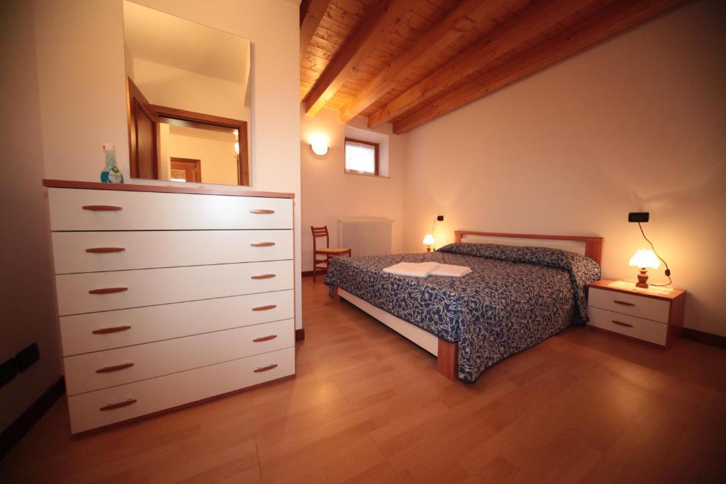 Postel nebo postele na pokoji v ubytování Albergo diffuso Valcellina e Val Vajont in Cimolais
